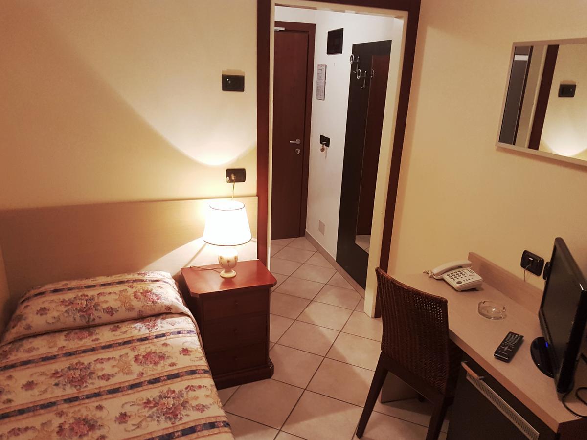 Hotel Bridge Bellaria-Igea Marina Exterior foto